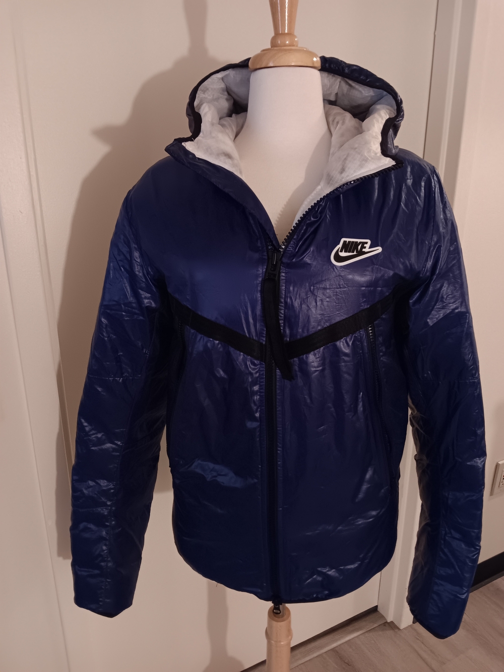 Nike Women's Navy Puffer Jacket with Black Trim and White Lining